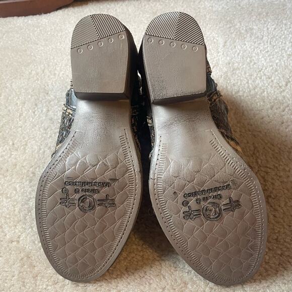 Circle G by Corral Ladies Black & Yellow Cutout Bootie NWT Size 8.5 - Picture 12 of 13